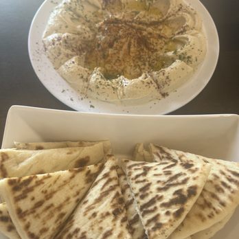Mosaic Grill - Hummus with pita bread - Mediterranean Near Me - Belton, Texas