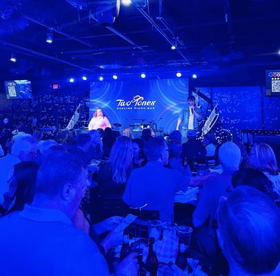 Two Tones Dueling Piano Bar by null