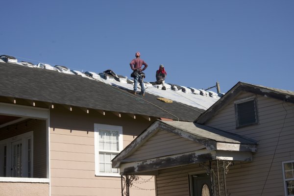 Magic Renovations and Repairs Logo