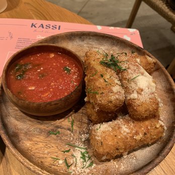 Kassi Beach - Mozzarella sticks - Italian Near Me - Las Vegas, Nevada