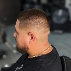 THE GENTLEMEN’S BARBERSHOP - The gentlemen's skin fade!