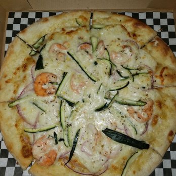 Il Baretto - The "Marc" Pizza  Cream based sauce, shrimp, zucchini, a little olive oli, and onion #pizzapie #pizzaislife #delishness - Pizza Near Me - Plantation, Florida