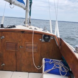 Sag Harbor Sailing - 23 foot Ensign with Mainsail deployed