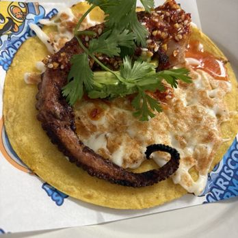 Mariscos El Submarino - Seafood Near Me - Jackson Heights, New York