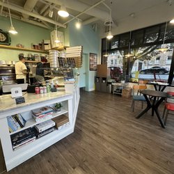 Swing Sandwiches and Pizza - Interior