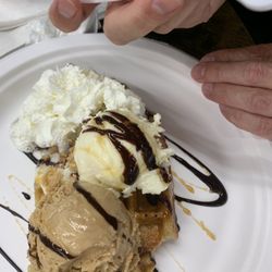 Block Party 2700 - Gelato croffle