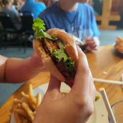 Joe's Friendly Tavern - Fried chicken sandwich