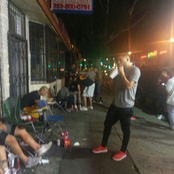 Jorge's Tacos - People bring there own chairs to hangout and eat - Food Trucks Near Me - Los Angeles, California Jorge's Tacos - People bring there own chairs to hangout and eat - Food Trucks Near Me - Los Angeles, California