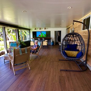 Maui Seaside Hotel - A separate inner 2nd lobby room that faces the pool. - Hotels Near Me - Kahului, Hawaii Maui Seaside Hotel - A separate inner 2nd lobby room that faces the pool. - Hotels Near Me - Kahului, Hawaii