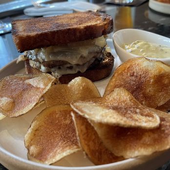 Bar By Fleeting - Patty Melt - Cocktail Bars Near Me - Savannah, Georgia