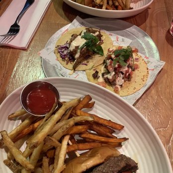 Simmzy's - American Near Me - Manhattan Beach, California