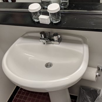 City Suites Hotel Chicago - Bathroom sink with terrible toilet paper - Hotels Near Me - Chicago, Illinois