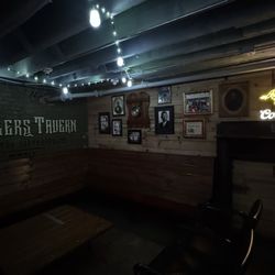 Growler's Tavern