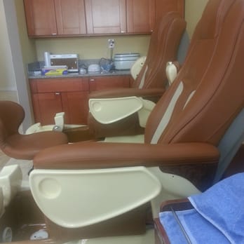 JK Nails - Nice comfy spa chairs - Nail Salons Near Me - Los Angeles, California