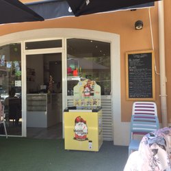 Pas Folle la Crêp' - Terrasse très mignonne, sublimée par le soleil.