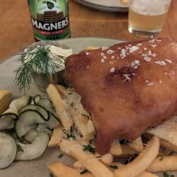 Ölrepubliken - Fish and chips, spicy burger