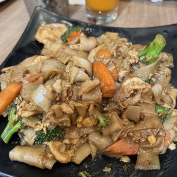 The Thonglor - Pad See Ew - Thai Near Me - San Francisco, California The Thonglor - Pad See Ew - Thai Near Me - San Francisco, California