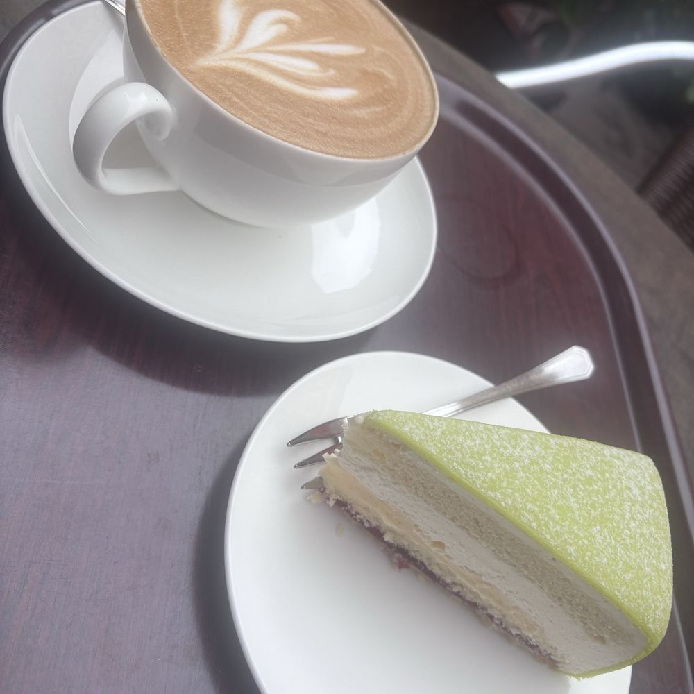 Hollandia - Princess torta and latte - Bakeries Near Me - Malmö, Alberta