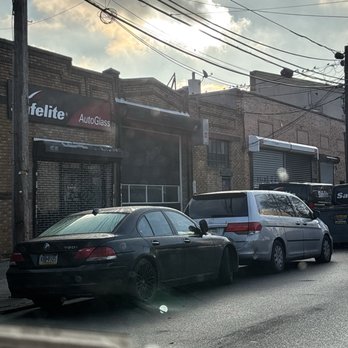 Safelite AutoGlass - 100% CLOSED location despite my appt being scheduled here - Windshield Installation & Repair Near Me - Glendale, New York Safelite AutoGlass - 100% CLOSED location despite my appt being scheduled here - Windshield Installation & Repair Near Me - Glendale, New York