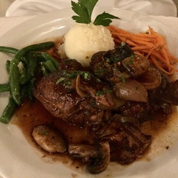 Le Petit Bistro - French Near Me - Mountain View, California