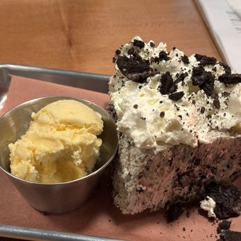Pie Dive Bar - Cookies and Cream 3 - Dive Bars Near Me - Gold Bar, Washington