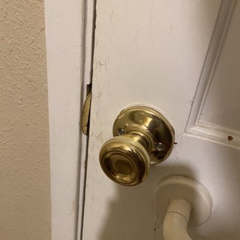 Robinhood Resort - Dirty/damaged bathroom door - Big Bear Lake, CA