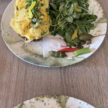 Papille Gustative - Gorgeous Avocado Egg Toast - Coffee & Tea Near Me - Santa Monica, California