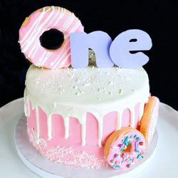 The Sweet Spot QC - Doughnut smash cake
