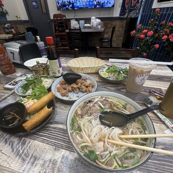 Pho Lab - Combo bowl, my way bowl, popcorn chicken, house milk tea, Thai milk tea, crispy egg roll - Vietnamese Near Me - Lake Forest, California