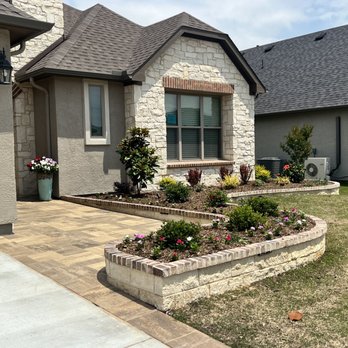 Lonestar Customscapes - the front yard of a home - Landscape Architects or Designers Near Me Lonestar Customscapes - the front yard of a home - Landscape Architects or Designers Near Me