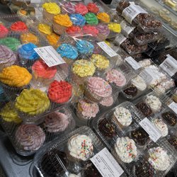 Publix Grocery & Pharmacy - Mmm cupcakes