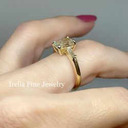Irelia Custom Jewelry - 3 Stone Diamond Ring in 14k yellow gold with tapered baguettes