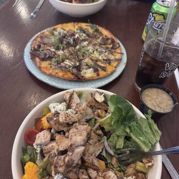 Farm to Fit - Steak pizza, salmon bowl and farm salad. - American Near Me - Daytona Beach, Florida Farm to Fit - Steak pizza, salmon bowl and farm salad. - American Near Me - Daytona Beach, Florida