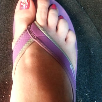 Envy Nails - Sparkley pink polish with flower design - Nail Salons Near Me - Bonner Springs, Kansas Envy Nails - Sparkley pink polish with flower design - Nail Salons Near Me - Bonner Springs, Kansas