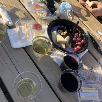 Fox Hollow Vineyards - Wine Tasting Room Near Me - Holmdel, New Jersey