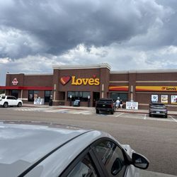 Love's Travel Stop - Front of store