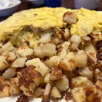 Blueberry Hill Breakfast Cafe - Lumberjack omelette - Breakfast & Brunch Near Me - Oak Brook, Illinois