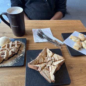 Sulbing - Croissant injeolmi, injeolmi toast, mini buns with read bean, and condensed milk latte - Desserts Near Me - Santa Clara, California Sulbing - Croissant injeolmi, injeolmi toast, mini buns with read bean, and condensed milk latte - Desserts Near Me - Santa Clara, California