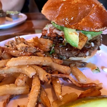 Oscar's Winner's Circle - Macho Burger - Burgers Near Me - Milwaukee, Wisconsin