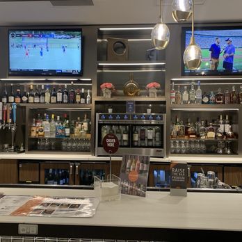 Delta Sky Club - Bar - Airport Lounges Near Me - Detroit, Michigan Delta Sky Club - Bar - Airport Lounges Near Me - Detroit, Michigan