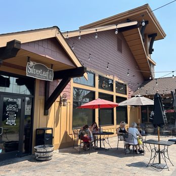 Silverleaf Café - Exterior and patio - Sports Bars Near Me - Redmond, Oregon