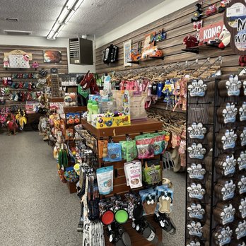 Oliver's Emporium - Super cute. Lots of variety. - Pet Stores Near Me - Big Bear Lake, California
