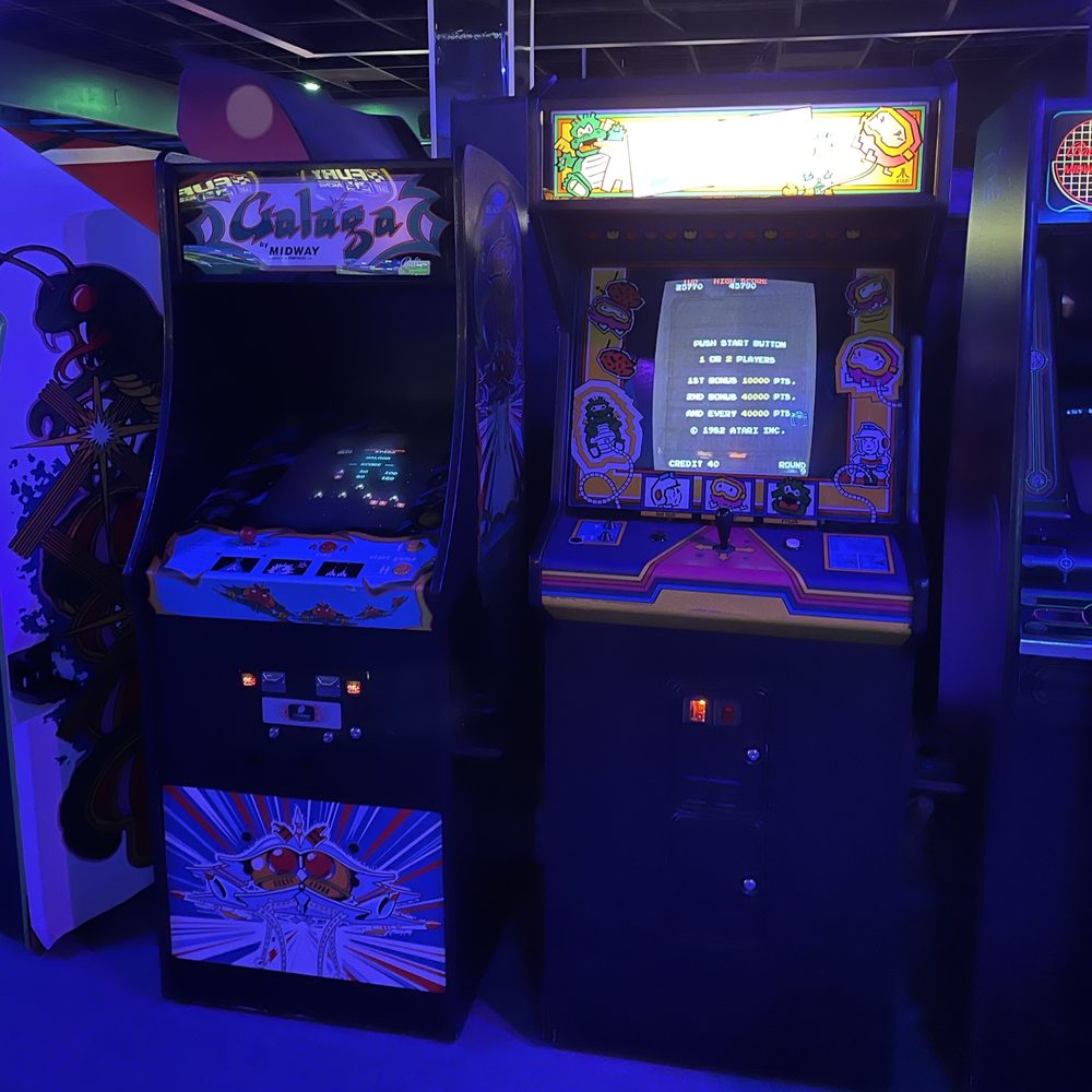 Free Play Pinball Arcade - Despite the name, this place has about 25 or 26 video games. - Arcades Near Me - Fraser, Michigan