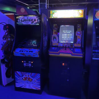 Free Play Pinball Arcade - Despite the name, this place has about 25 or 26 video games. - Arcades Near Me - Fraser, Michigan