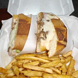 Juarez Phillys - Cheesesteak tortas