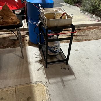 Hawk’s Burgers - Peanut oil fries are frying - Burgers Near Me - Northridge, California