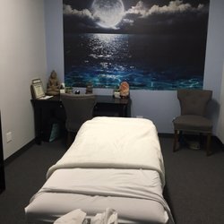 Ronda's Reiki - Serene , calming decor