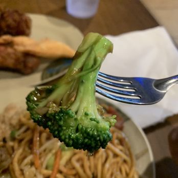 Hong Kong Restaurant - Deluxe Combination A - Chinese Near Me - Manteca, California Hong Kong Restaurant - Deluxe Combination A - Chinese Near Me - Manteca, California