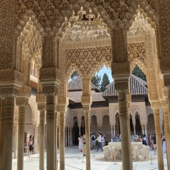 La Alhambra y El Generalife - Palace - Landmarks & Historical Buildings Near Me - Granada, GR La Alhambra y El Generalife - Palace - Landmarks & Historical Buildings Near Me - Granada, GR