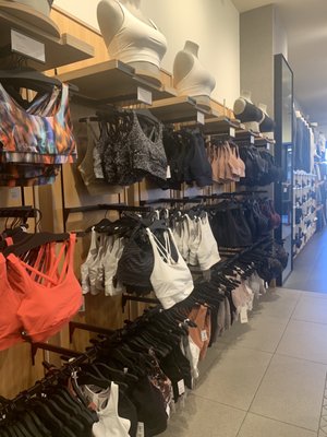 lululemon by null